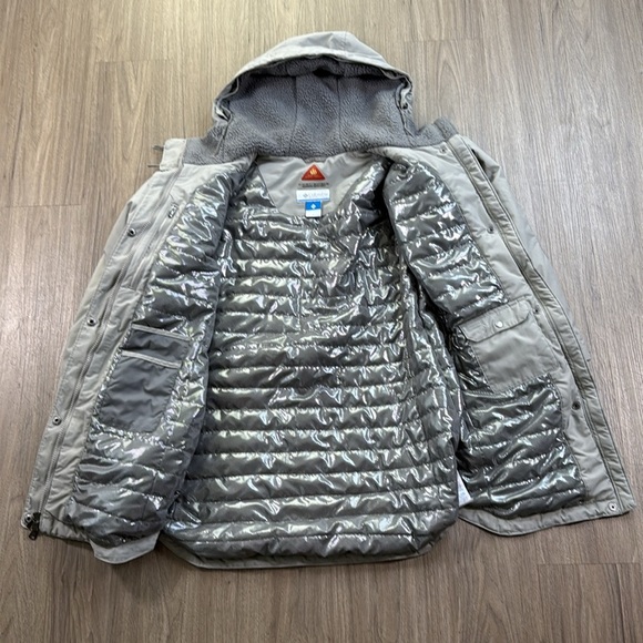 Light Gray Hooded Omni Heat Thermal Columbia Jacket -  Size L - Picture 7 of 9